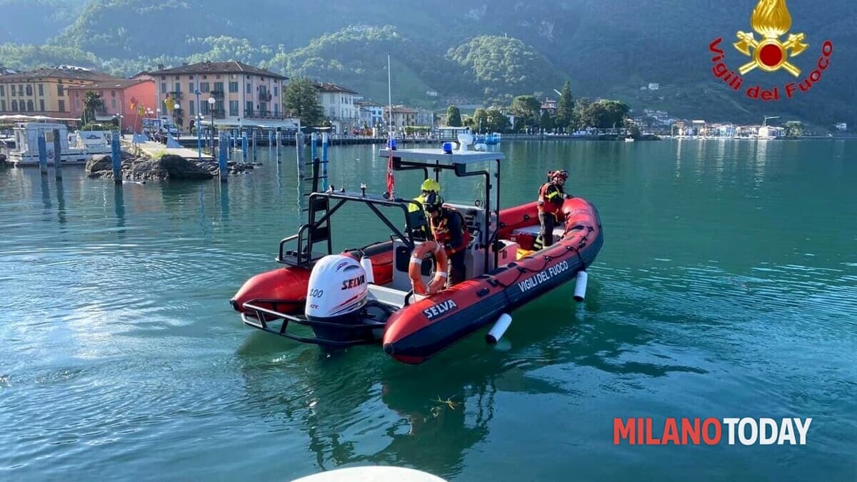Cade dal kayak nel lago e scompare: scattano le ricerche dei vigili del fuoco ma si era salvato da solo