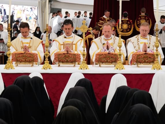 Lefebvriani, il giorno dello scisma in diretta streaming: consacrati i quattro nuovi vescovi. Don Pagliarani: «Pronti a pagare qualunque prezzo per salvare la Chiesa»