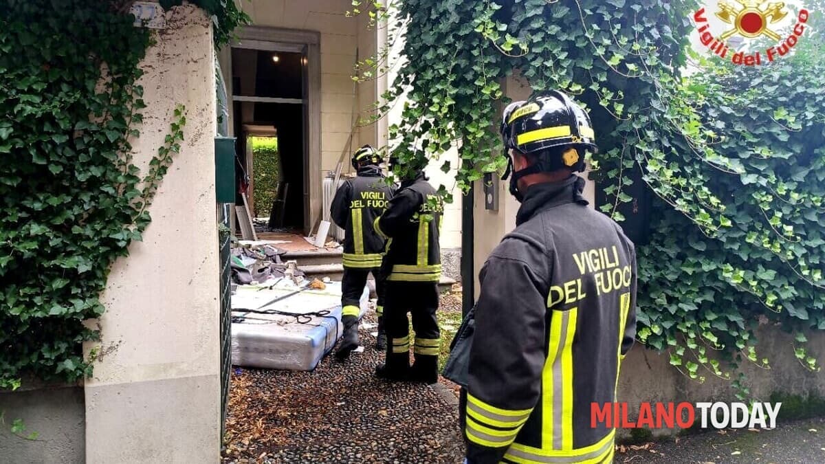 Prende fuoco il quadro elettrico in un cantiere: attimi di paura per un operaio