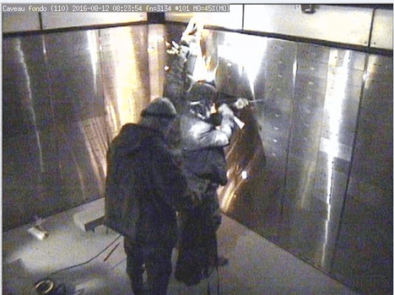 Milano, il colpo perfetto della banda del buco ricostruito 10 anni dopo: il tunnel, la «porta» grande come una piastrella, l'allerta inascoltata dei vicini, il maxi bottino mai recuperato