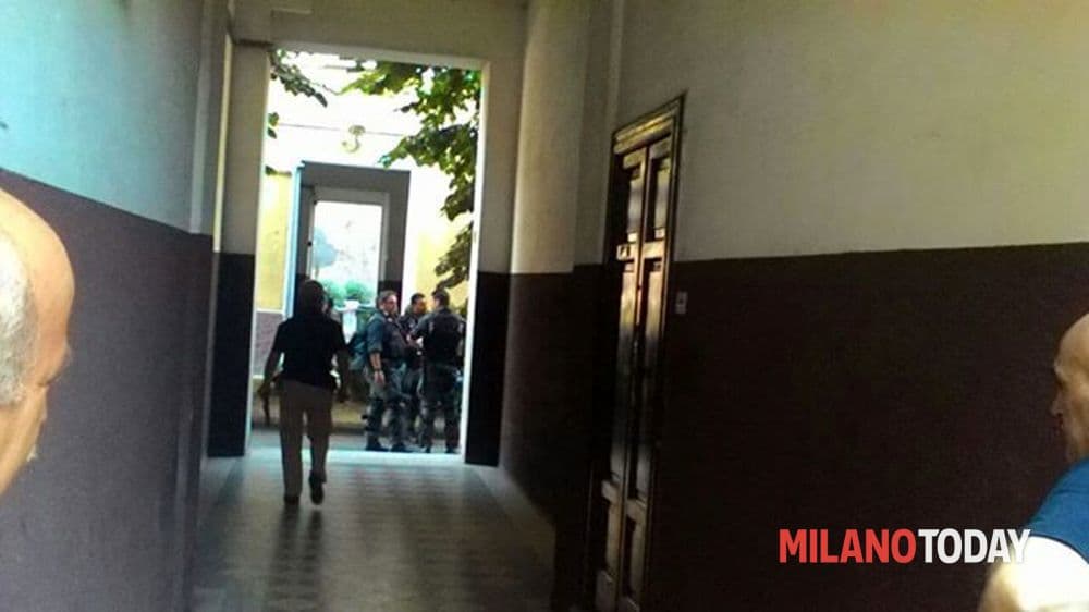In 10 in un bilocale di 45 metri quadrati con 8 bambini: la situazione limite i una casa aler