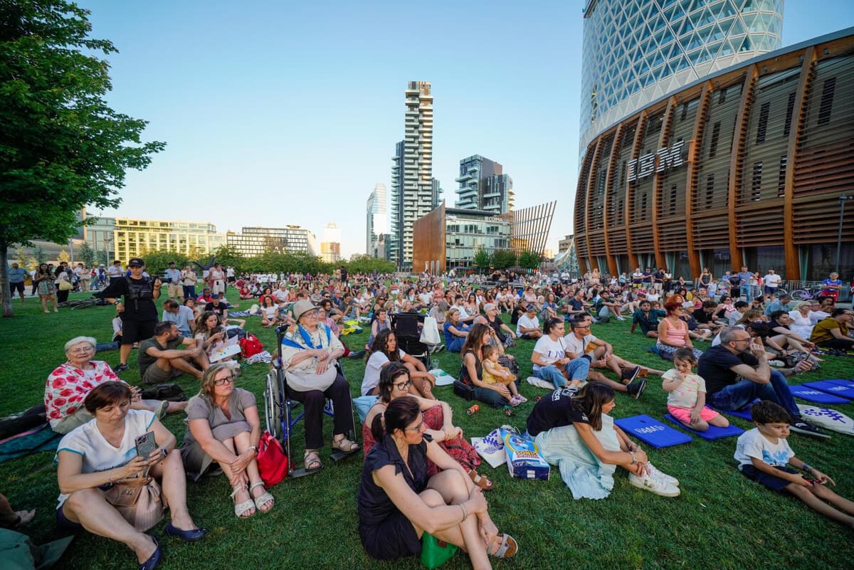 Una maxi festa con 500 musicisti a cielo aperto: l'evento gratuito alla Biblioteca degli Alberi