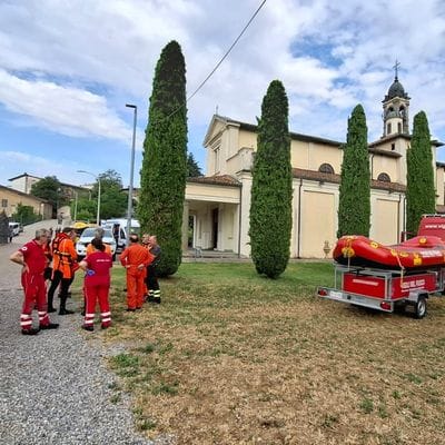 Scappa e si tuffa nel canale a Cividate: ricerche anche in elicottero
