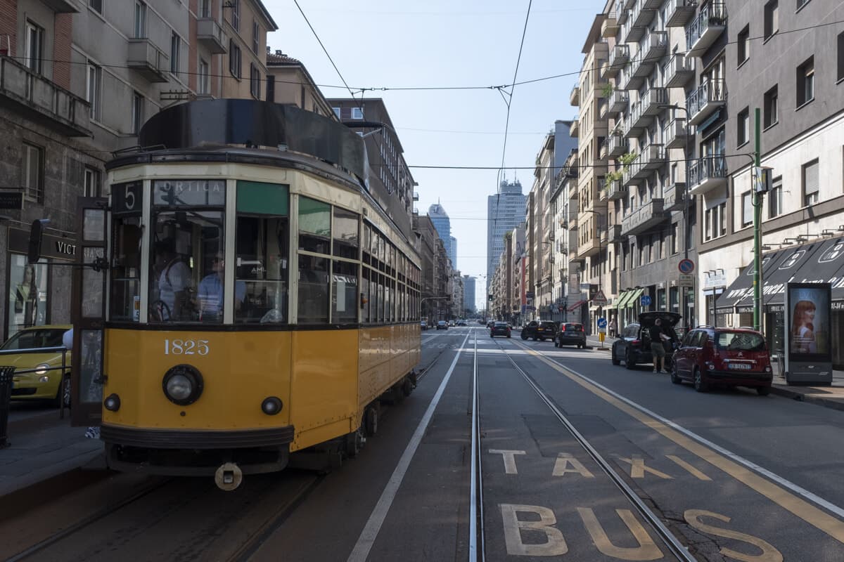 Atm, a Milano scatta l'orario estivo: variazioni, lavori e linee interessate. La guida per la stagione
