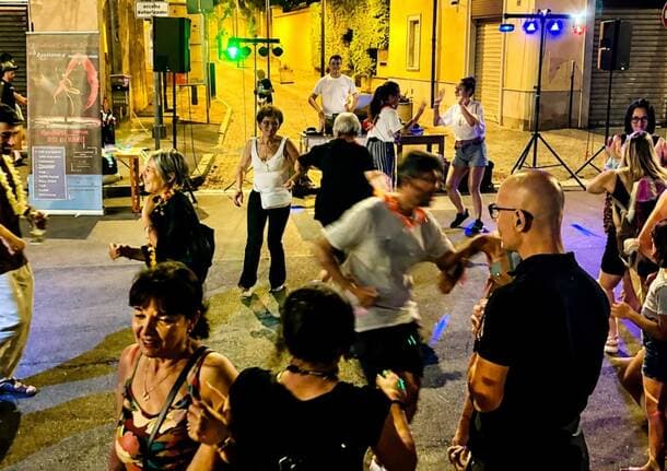 Origgio - Origgio si illumina per la “Notte sotto le Stelle”: musica, spettacoli e animazione per le vie del paese - Archivio - Varese News
