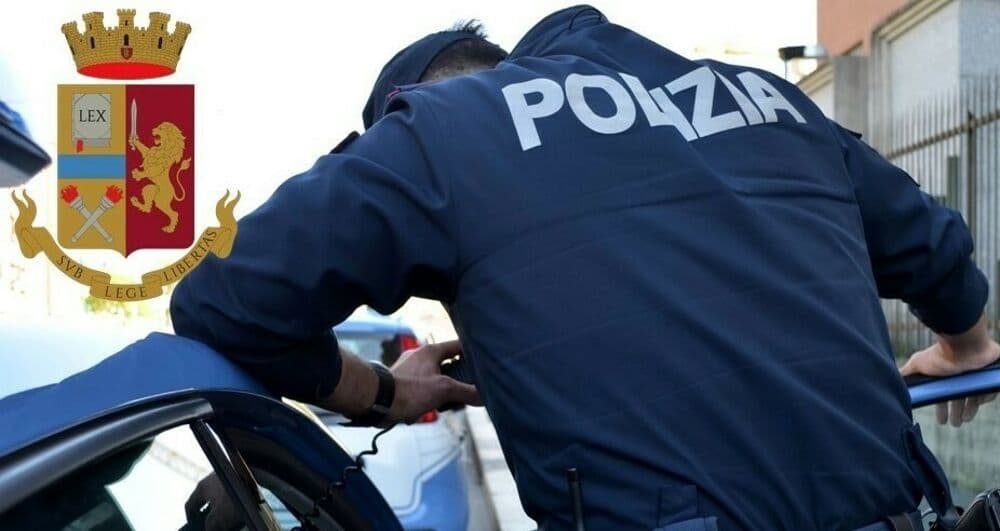 Polizia di stato e aeronautica protestano in piazza a Milano: “Contratto beffa e carenza di organico”