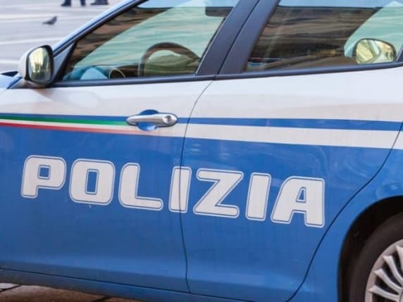 Milano, insulta una donna al bar e punta la pistola contro il suo compagno: paura in un locale di via Castelmorrone. Il 37enne, prgiudicato, è stato arrestato