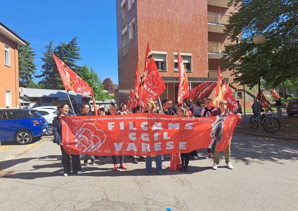 Varese - Nuovo presidio all’ospedale di Varese: Filcams Cgil torna in piazza per i lavoratori delle pulizie -  - Varese News