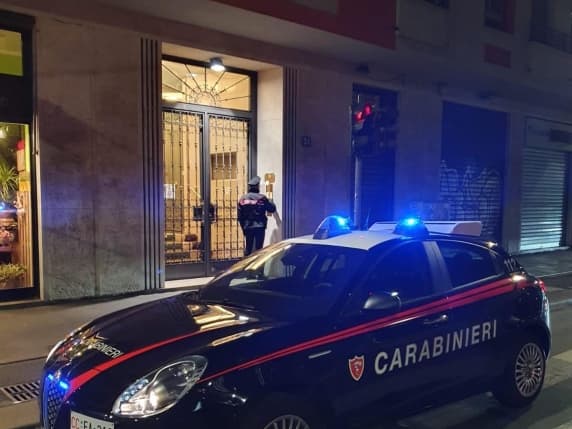 Cremona, la lite al bar per una ragazza finisce a coltellate: muore 24enne, arrestato l'assassino