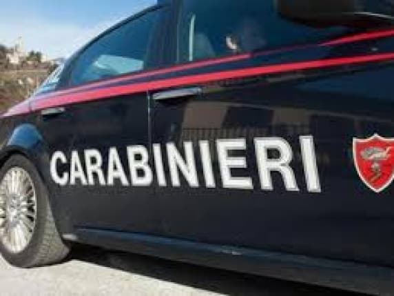 Chiavenna, pensionata truffata per un milione di euro via sms: portati via soldi, orologi e lingotti d'oro