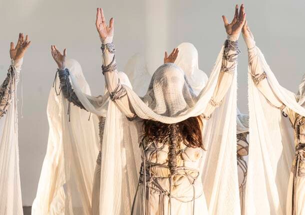 Saronno - Al Teatro Giuditta Pasta di Saronno il mito di Eschilo torna a parlare al presente con “Eumenidi” - Archivio - Varese News