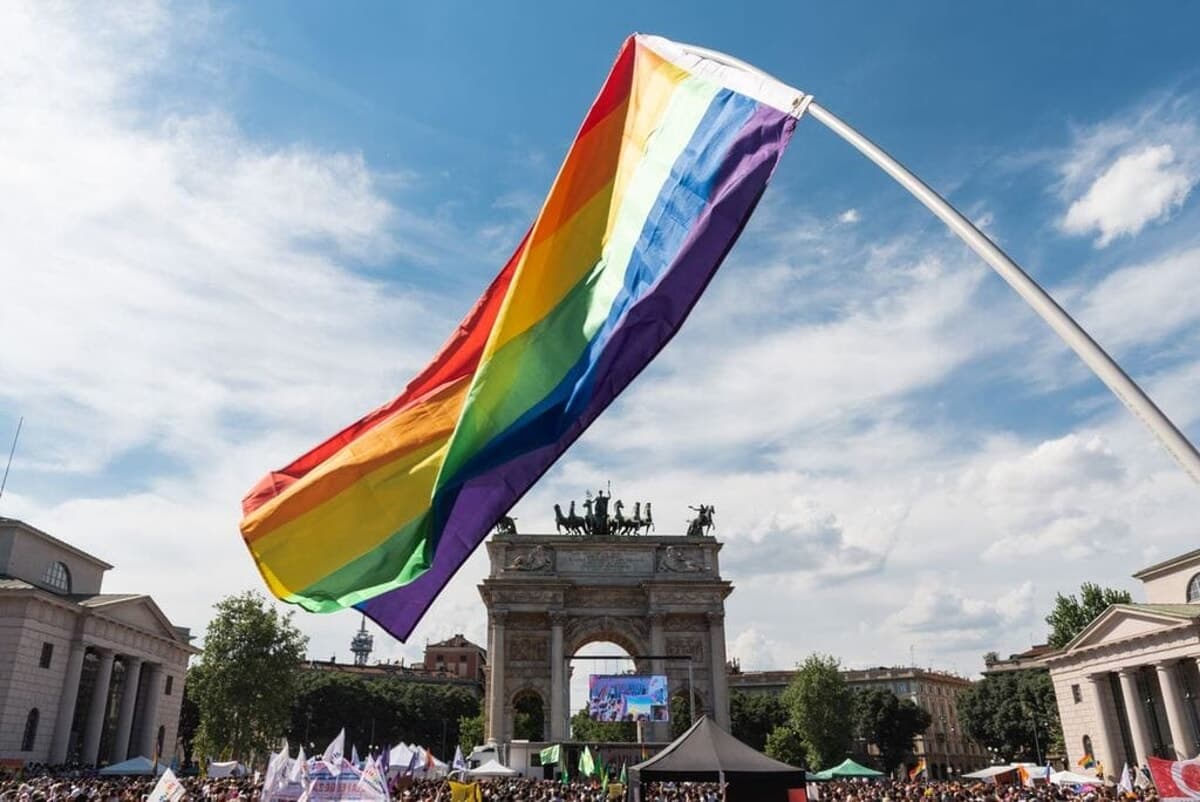 Il Pride di Milano cambia orario: corteo posticipato alle 17 per il caldo