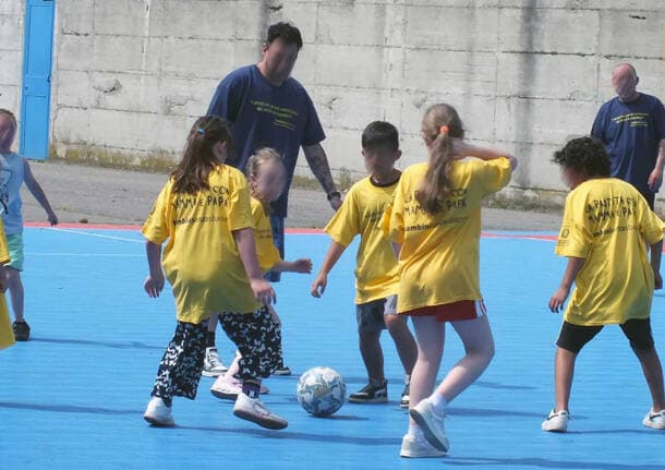 Busto Arsizio - “La partita con mamma e papà”: detenuti e figli giocano a calcio nella casa circondariale di Busto Arsizio -  - Varese News