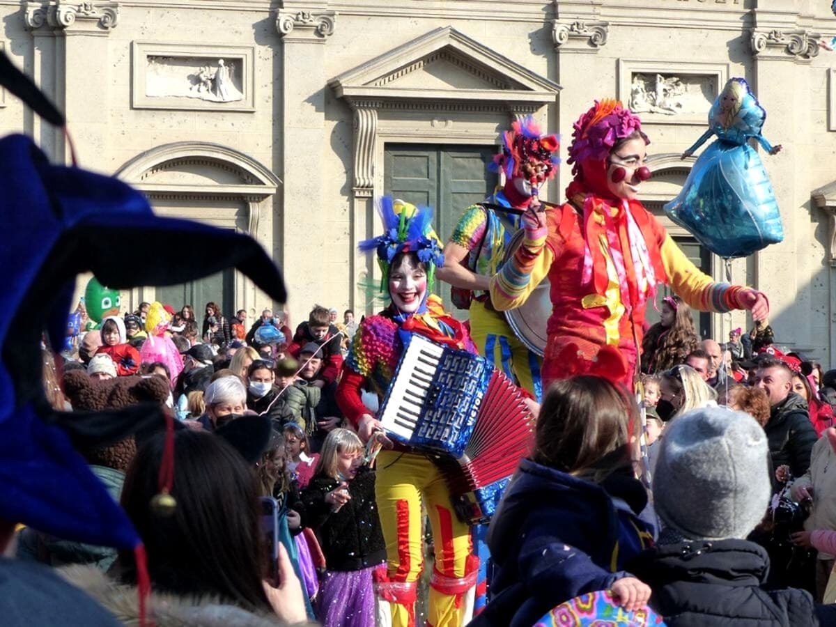 Spettacoli gratis nei mercati e tra le strade: arriva la rassegna 'Street Varieté'