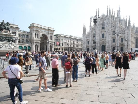 Previsioni venerdì 24 luglio, a Milano e in Lombardia sole e caldo. Domenica tempo più instabile con temporali