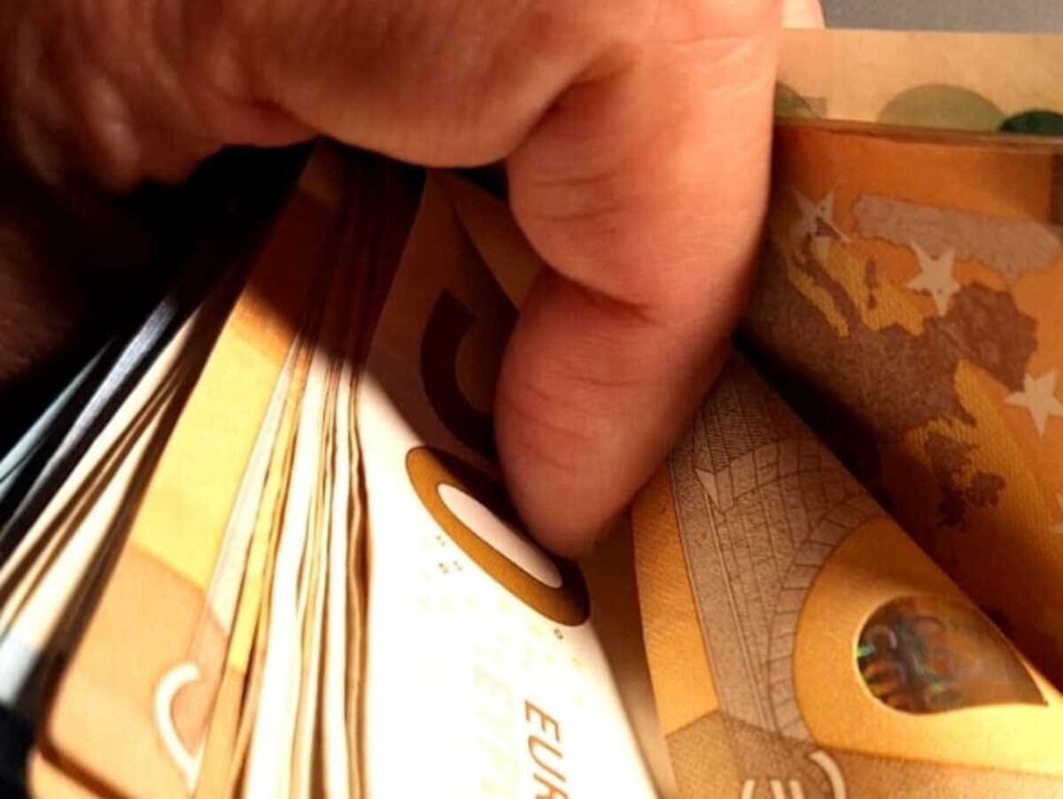 Hydra, i verbali dei pentiti: l'imprenditore in Svizzera e i "panini" di soldi sui social