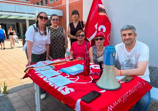 Varese - Nuovo presidio per l’appalto delle pulizie all’Asst Sette Laghi. La Filcams: “Il voucher da 8 euro non basta” -  - Varese News