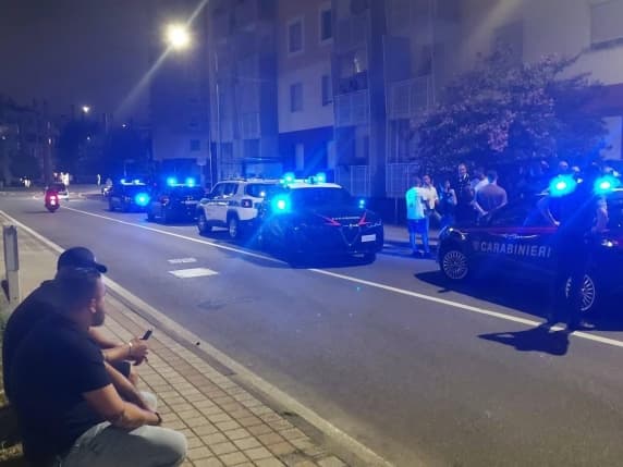 La «notte nera» di Rozzano: le ronde, i linciaggi e la caccia agli immigrati da parte di residenti esasperati dalla criminalità