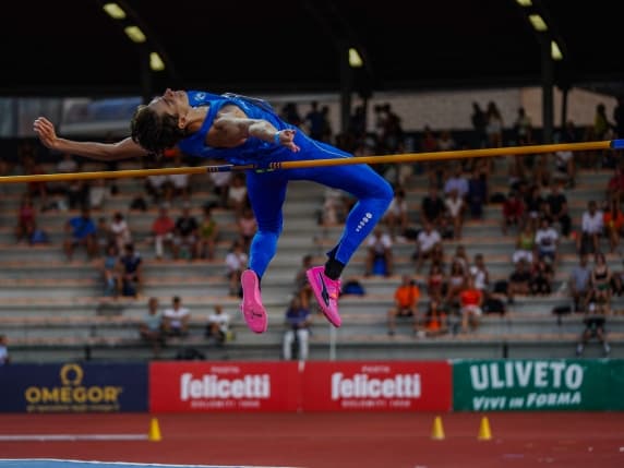 Matteo Sioli salta nella storia: il neo campione italiano vola a 2.30. L'atletica milanese grande protagonista a Firenze