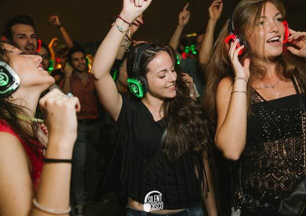 Laveno Mombello - A Cerro di Laveno si gioca al museo e si balla sulla spiaggia con la Silent disco -  - Varese News