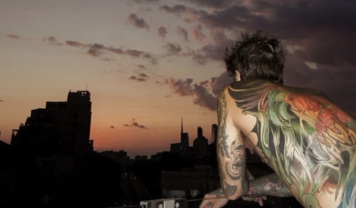 Fedez torna sui social dopo il ricovero: "Vivo grazie ai donatori di sangue". Poi annulla il concerto al Forum