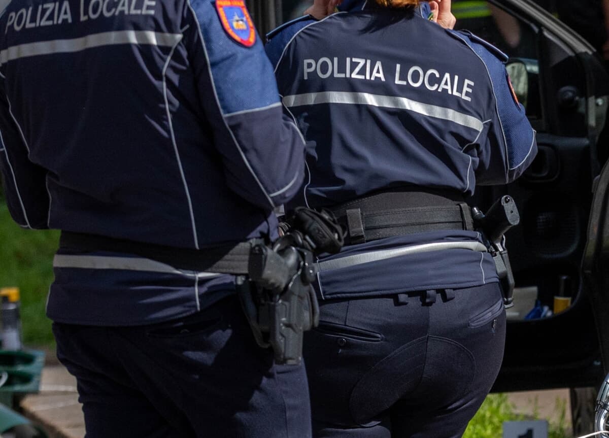 Inseguimento da Far West e colluttazione vicino alla scuola: tre fermati dopo la fuga nel Milanese