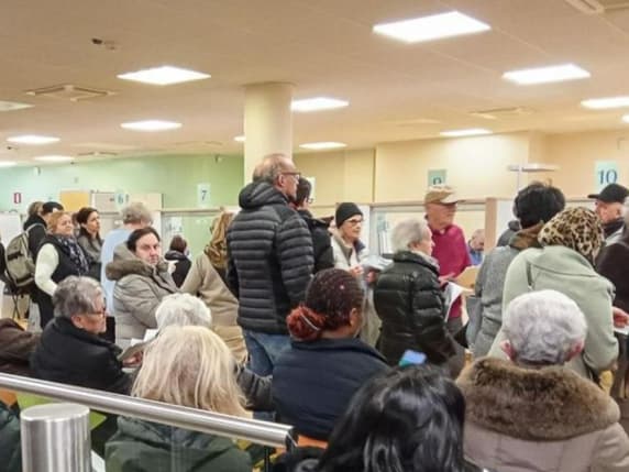 Sanità in Lombardia, meno tempi d’attesa ma è fuga verso il privato: dalle agende impossibili alle falle del sistema