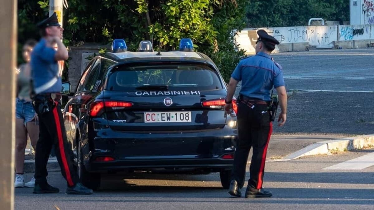 Derubata mentre passeggia sulla Martesana: le strappano la collana e scappano