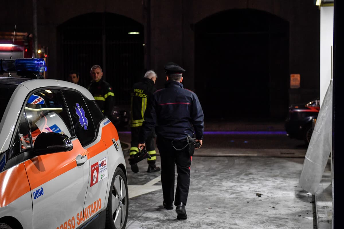 Dà fuoco alla casa dell'ex compagna per gelosia: gravissima una 42enne, arrestato 50enne