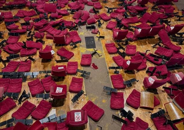 Varese - Via le vecchie poltrone del Cinema Nuovo di Varese, «Si sono meritate la pensione» -  - Varese News