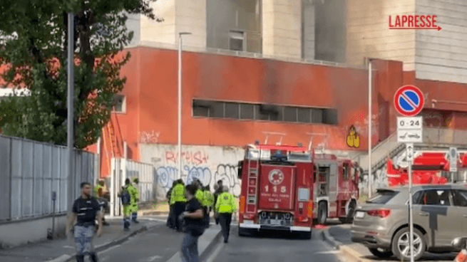 Incendio a un binario della Stazione Garibaldi di Milano: il video dei pompieri in azione