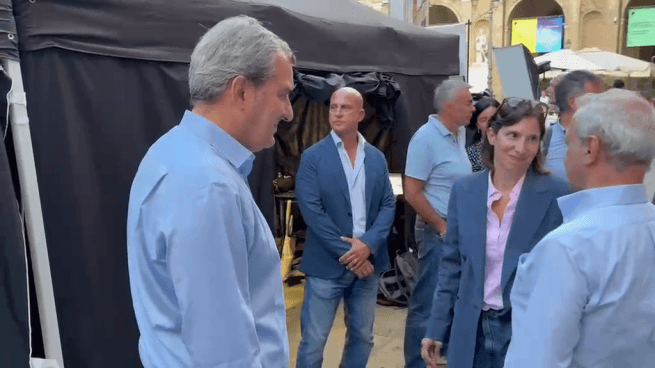 Mario Calabresi e Elly Schlein, il primo incontro (complice Enrico Mentana)