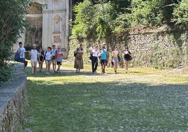 Varese - Tra Sacro e Sacro Monte si apre con gli adolescenti: la Via Sacra diventa il loro racconto della vita -  - Varese News