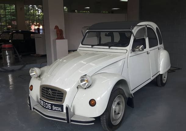 Gavirate - Le storiche Citroën 2CV invadono Gavirate nel ricordo di Flaminio Bertoni -  - Varese News