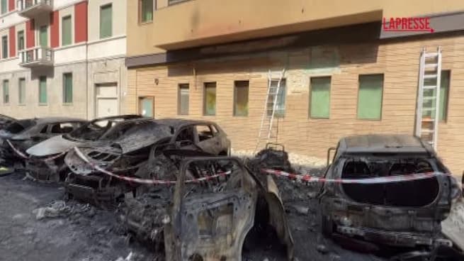 «Ho sentito un grosso botto»: incendio vicino la stazione Centrale a Milano, a fuoco 6 auto