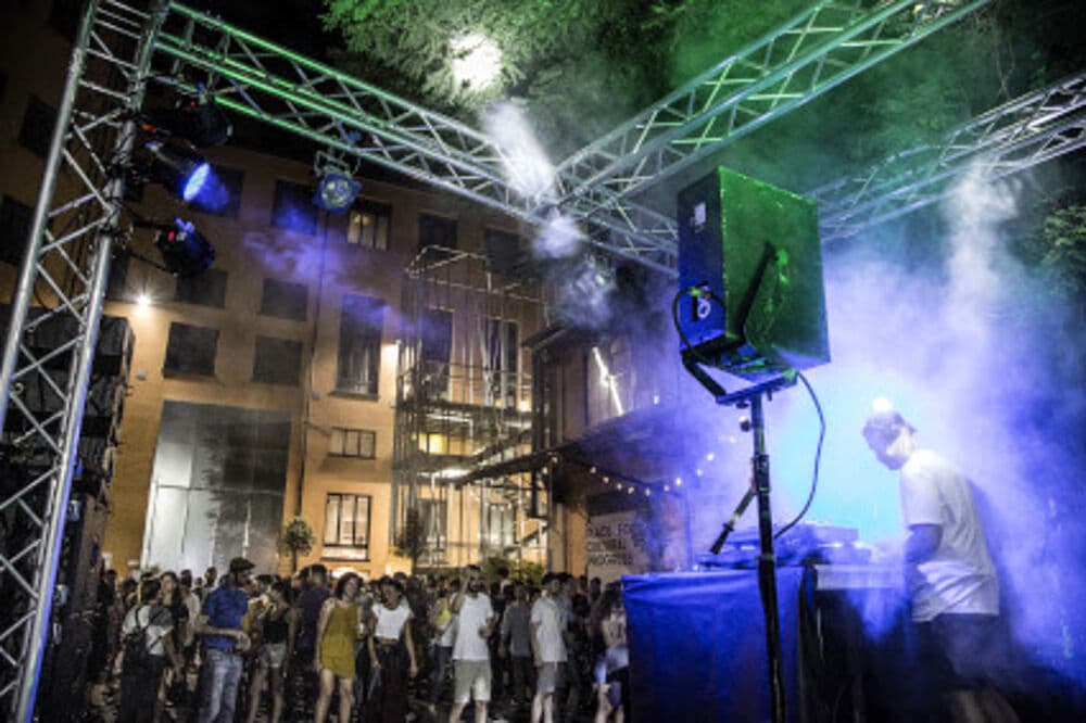 Tre serate di musica gratis nel cortile di Base: a Milano arriva il festival dei talenti emergenti