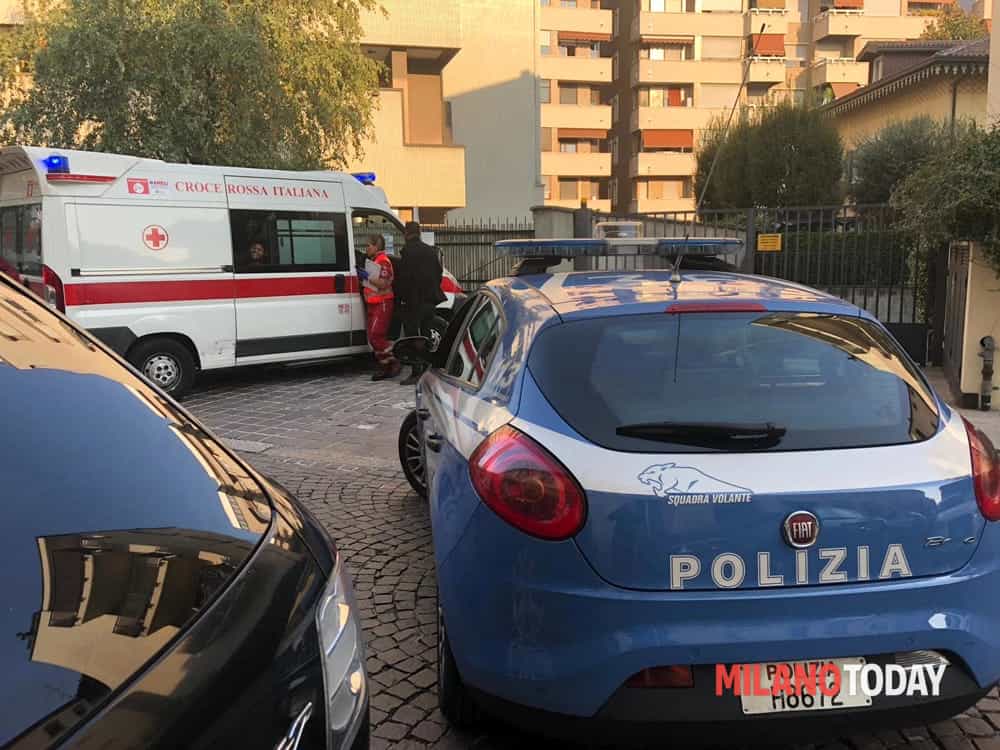 Lite a colpi di bastone e poi il boato, 37enne raggiunto alla gamba da un proiettile: in manette il 'rivale'