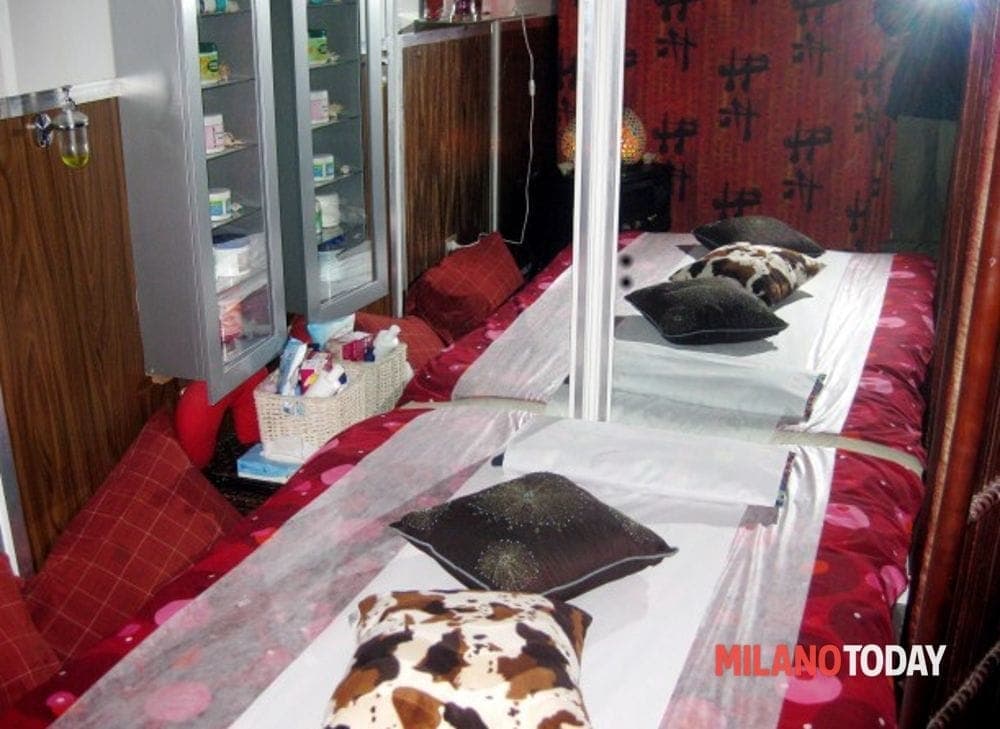 Finti contratti Onlus per nascondere la prostituzione nei centri benessere: 7 arresti a Milano
