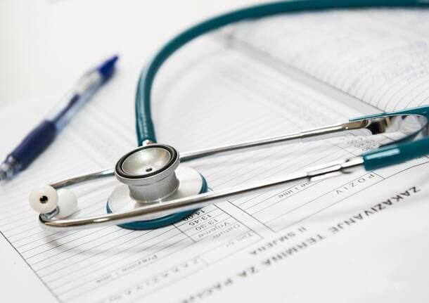 Gazzada Schianno - Giornata del Medico a Villa Cagnola: veterani e neolaureati sul palco delle premiazioni - Salute - Varese News