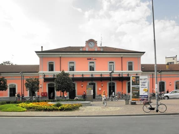 Lodi, 17enne gira con un coltello nel borsello, fermato dalla Polizia. Ai genitori una multa di mille euro