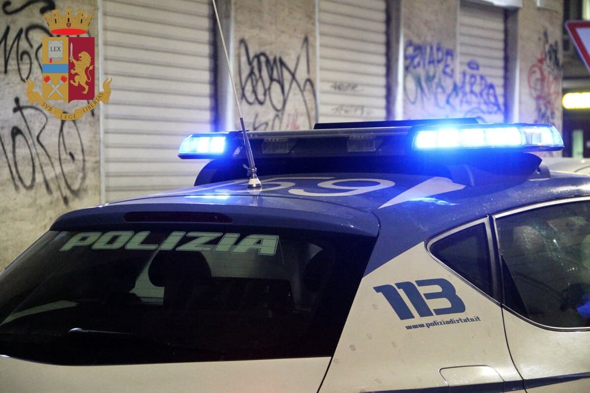 Lo denuncia per maltrattamenti al mattino, lui la rintraccia la sera e le rompe il naso: arrestato 32enne