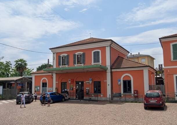 Tradate - Lite davanti alla stazione di Tradate nell’ora di punta dei pendolari: ferito un trentenne - Saronno/Tradate - Varese News