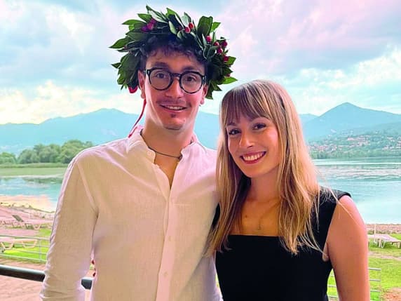 La fidanzata di Lorenzo Angelucci, morto nell'incidente aereo in Perù: «L'ultima foto in barca, poi 4 ore di silenzio. L'ho capito dal web»