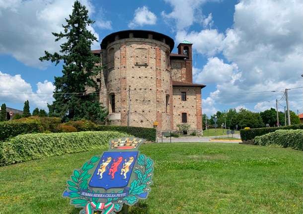 Somma Lombardo - Somma festeggia San Rocco nella sua chiesa più curiosa (che contiene un’altra chiesa) -  - Varese News