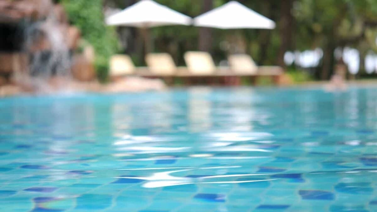 Un tuffo in piscina e poi il malore improvviso: muore a 76 anni Salvatore Piccichè