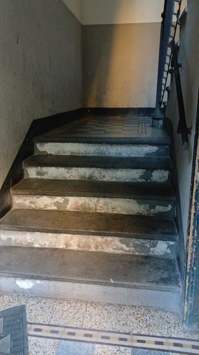 Invalida al 100% in casa popolare senza ascensore: "Da 4 anni ho chiesto ad Aler il cambio alloggio"