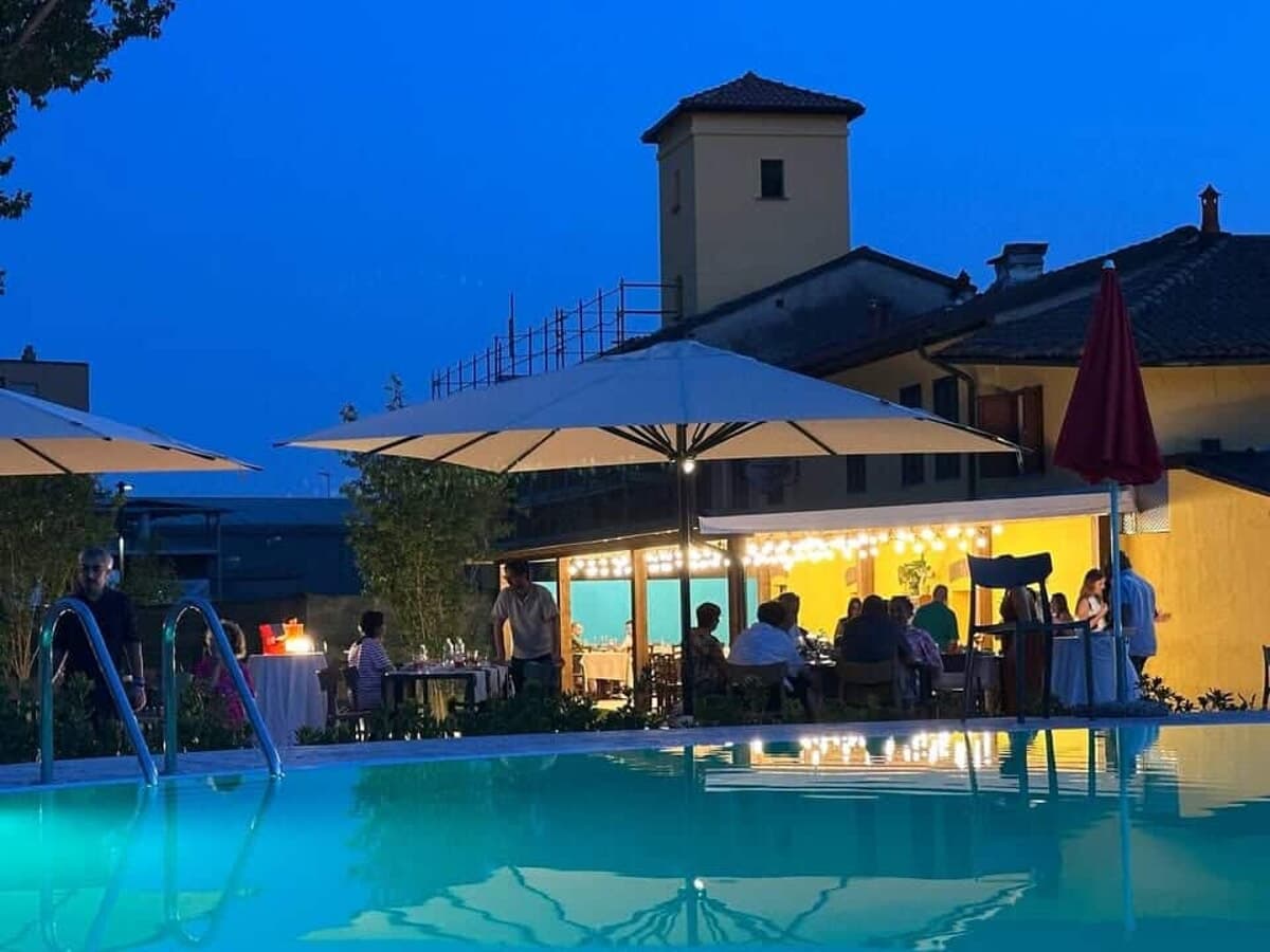 Estate a Milano? C'è un 'oasi con piscina e trattoria dove rilassarsi e cenare senza lasciare la città
