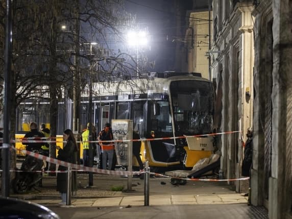 Il tram 9 deragliato a Milano, la scatola nera non basta: quattro mesi dopo senza risposta il mistero di viale Vittorio Veneto