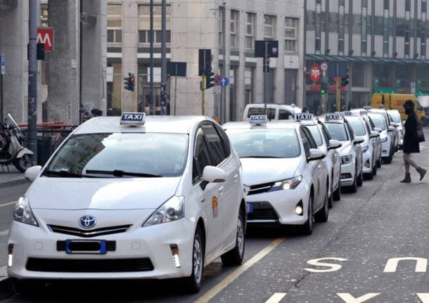 Trasporti - Da Regione Lombardia 1,6 milioni di euro per nuovi taxi green -  - Varese News