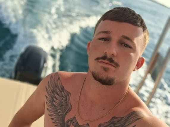 Cremona, la lite al bar, poi le coltellate: ucciso un ragazzo di 24 anni. Il movente è la gelosia: il giovane frequentava la ex dell'assassino